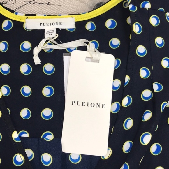 Pleione Sleeveless Blouse - Picture 4 of 6